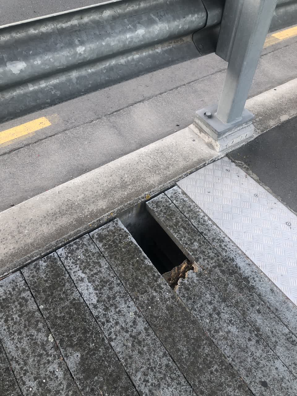 The photograph attached to this roading/streets report