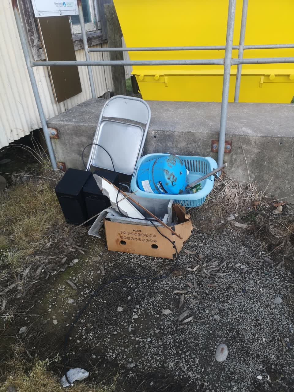 The photograph attached to this rubbish/recycling report