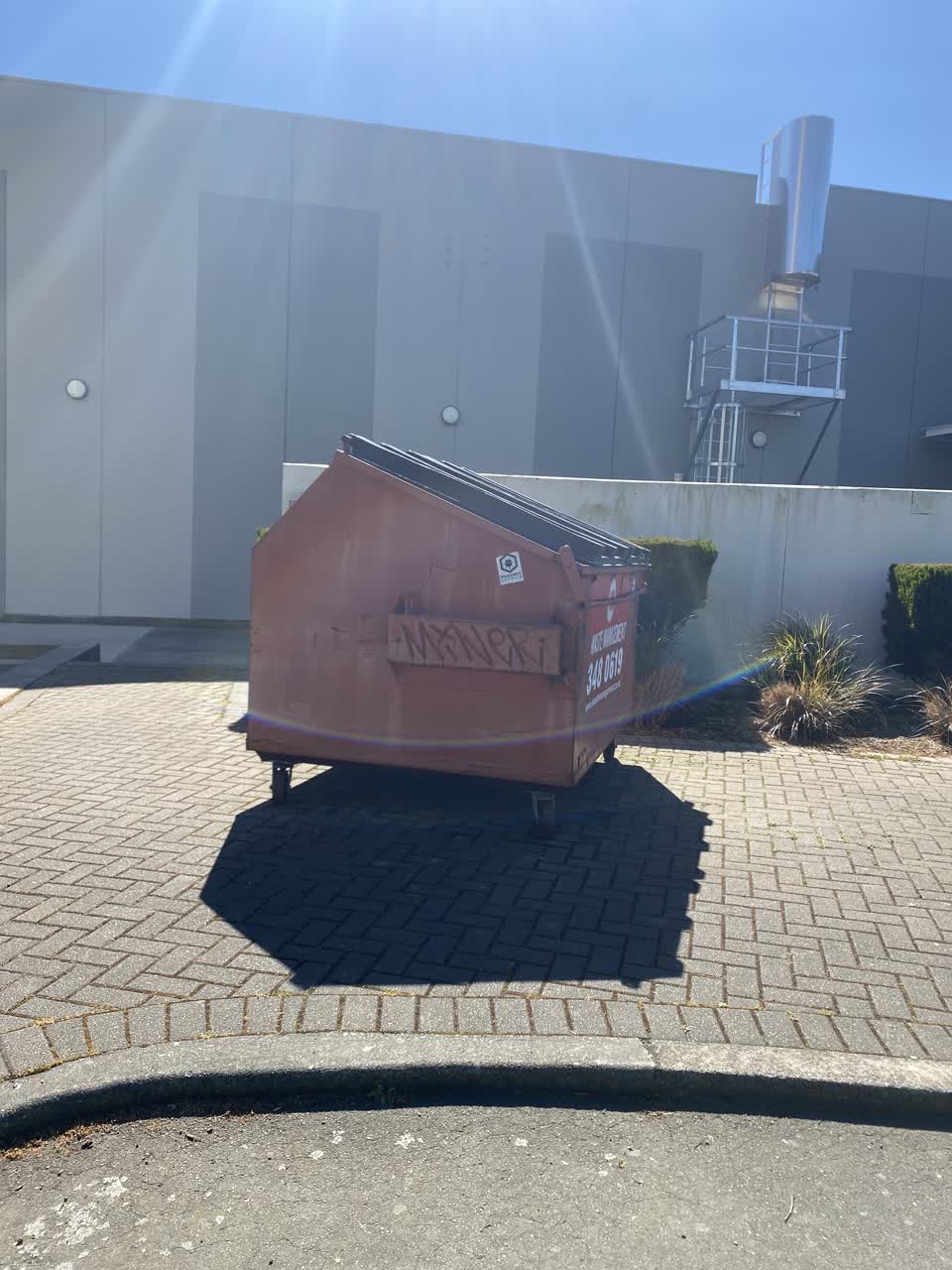 The photograph attached to this rubbish/recycling report