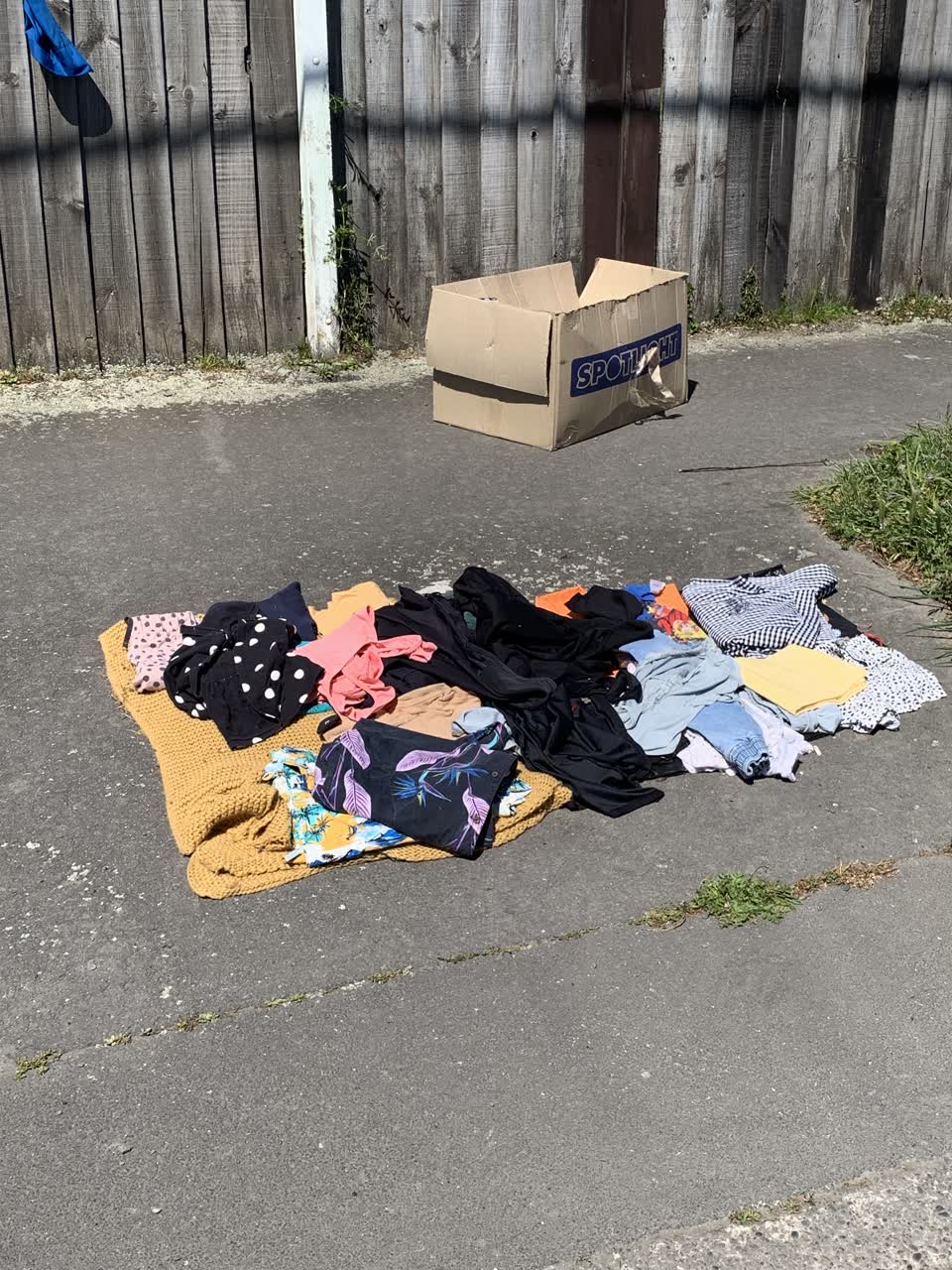The photograph attached to this rubbish/recycling report