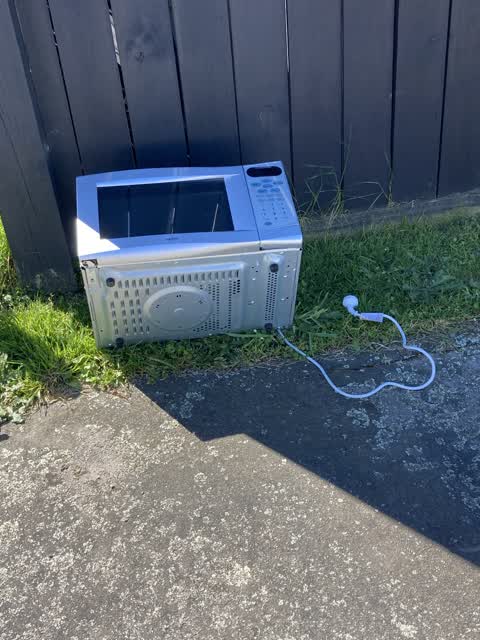 Rubbish/Recycling, a report photo