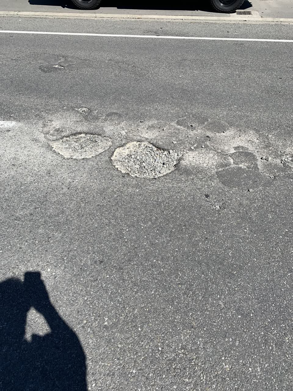 The photograph attached to this roading/streets report
