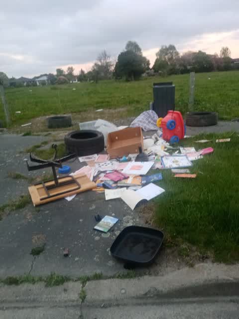 Rubbish/Recycling, a report photo