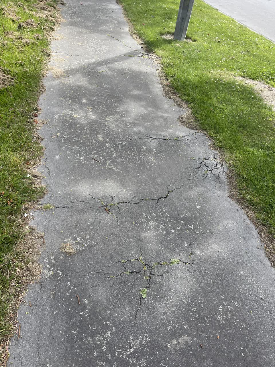 The photograph attached to this roading/streets report