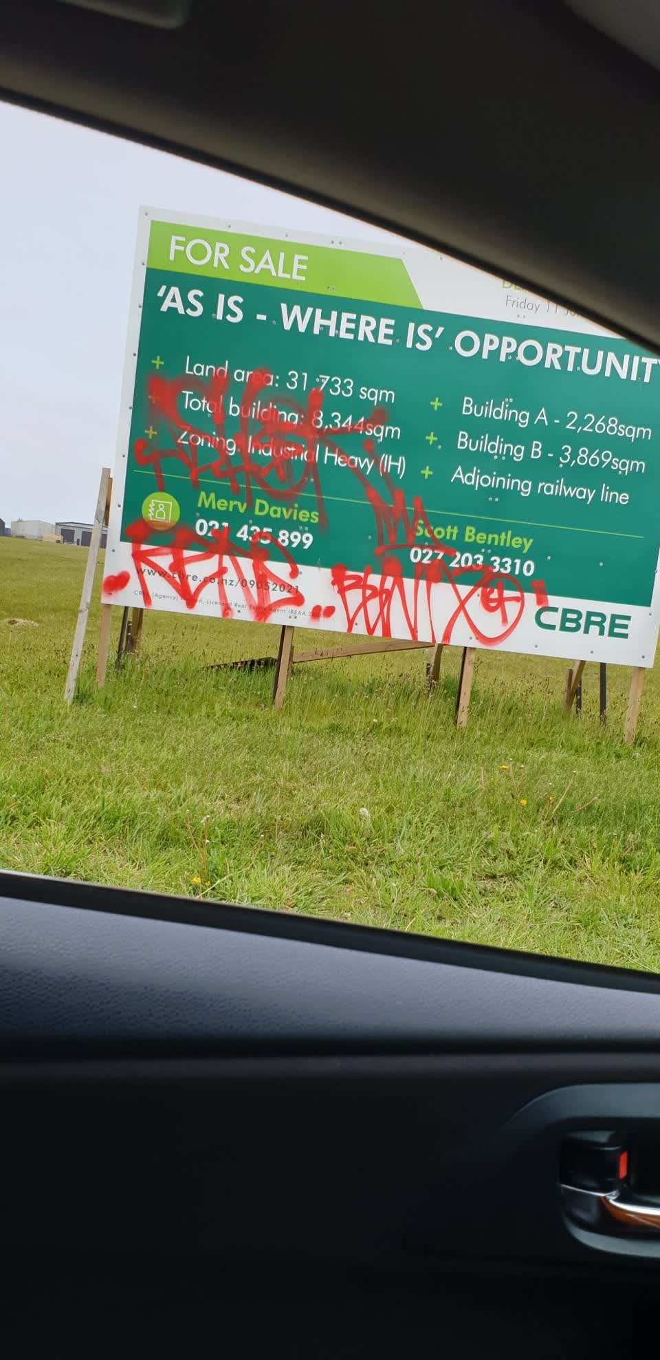 The photograph attached to this graffiti report
