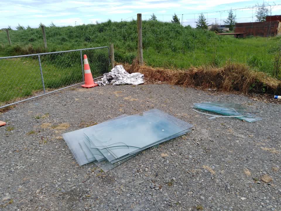 The photograph attached to this rubbish/recycling report