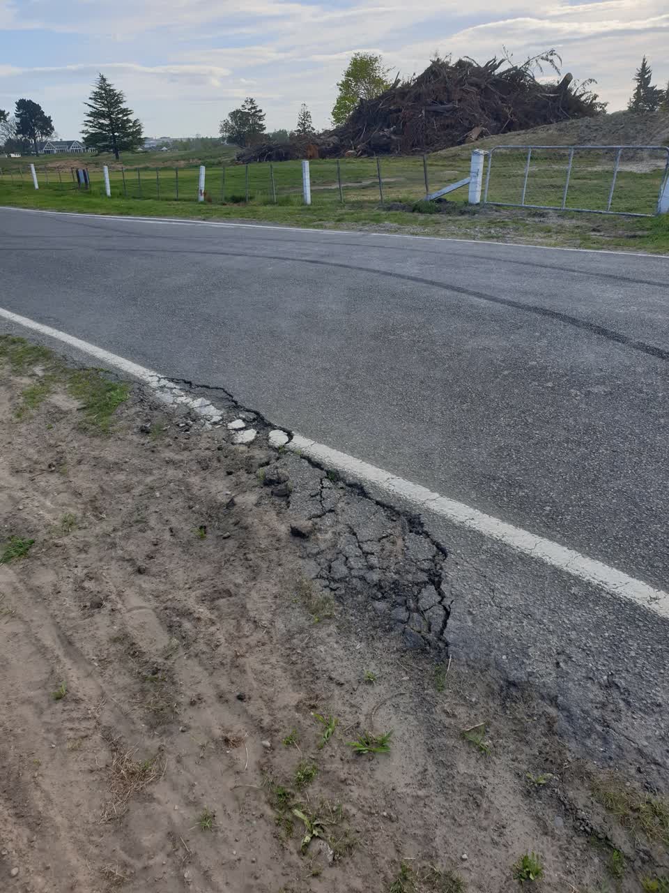 The photograph attached to this roading/streets report