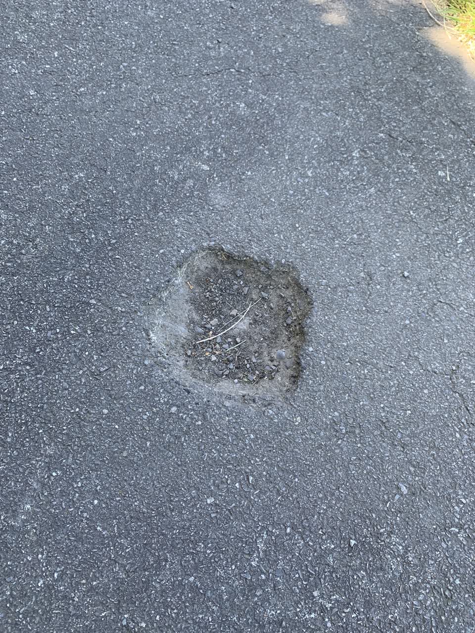 The photograph attached to this roading/streets report