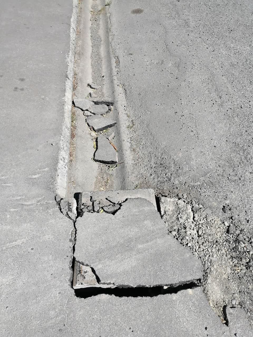 The photograph attached to this roading/streets report