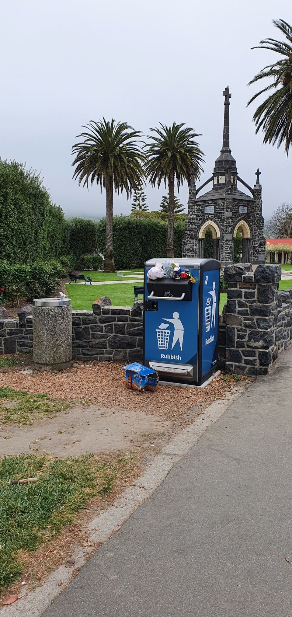 The photograph attached to this rubbish/recycling report