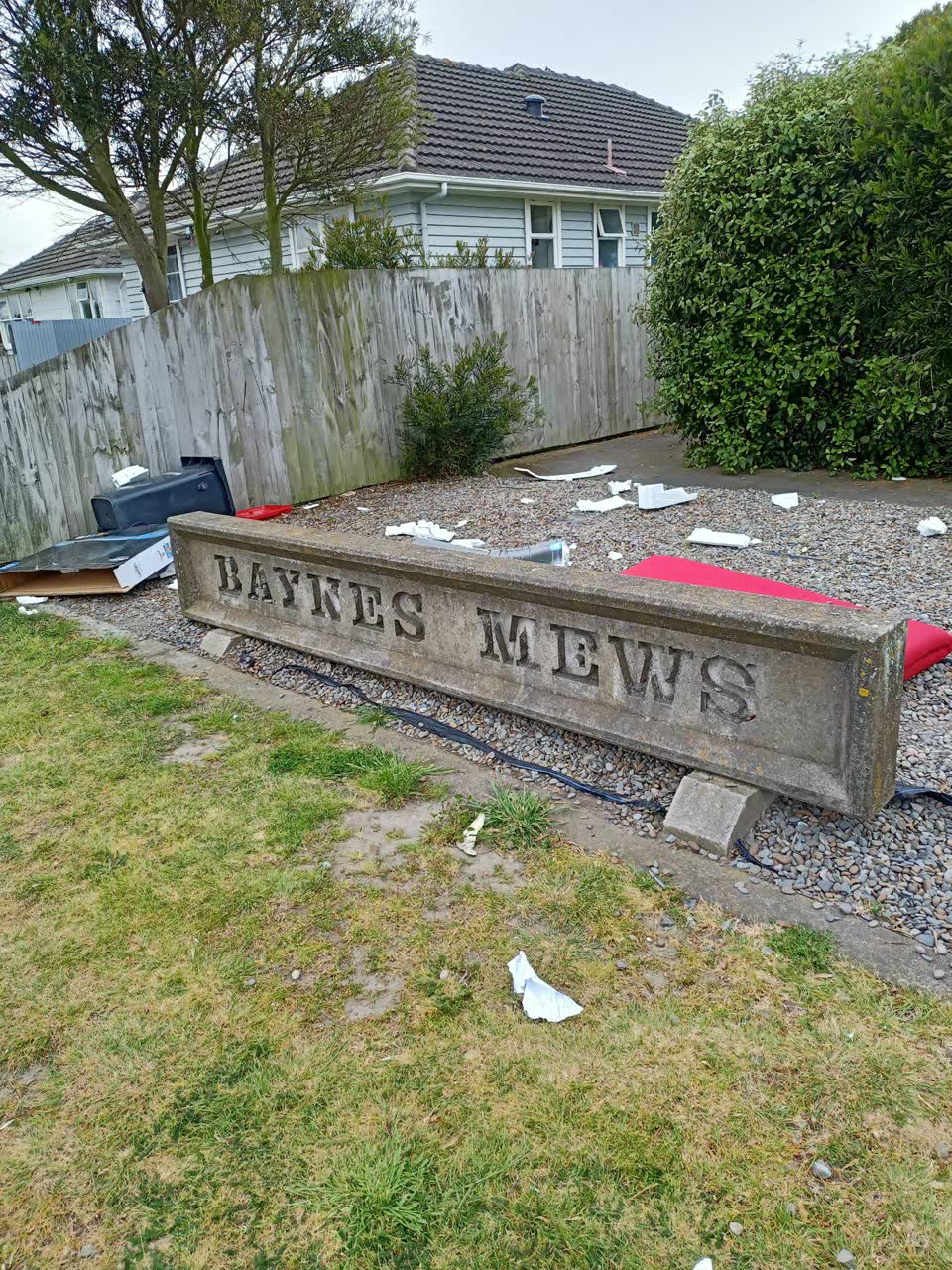 The photograph attached to this rubbish/recycling report