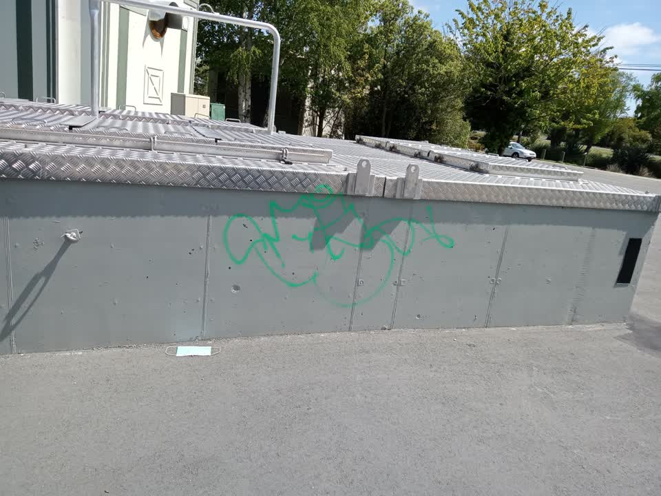 The photograph attached to this graffiti report