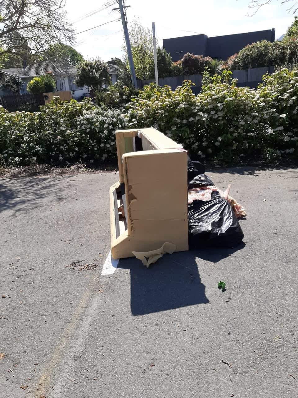 The photograph attached to this rubbish/recycling report