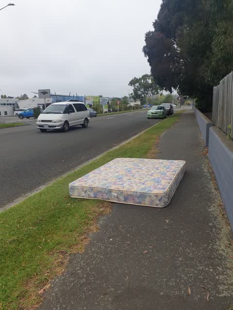 Rubbish/Recycling, a report photo