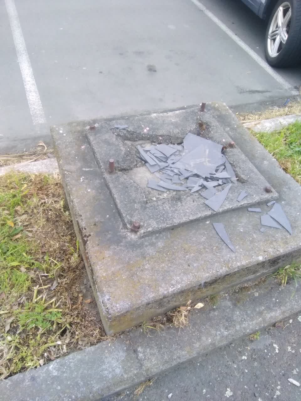 The photograph attached to this roading/streets report
