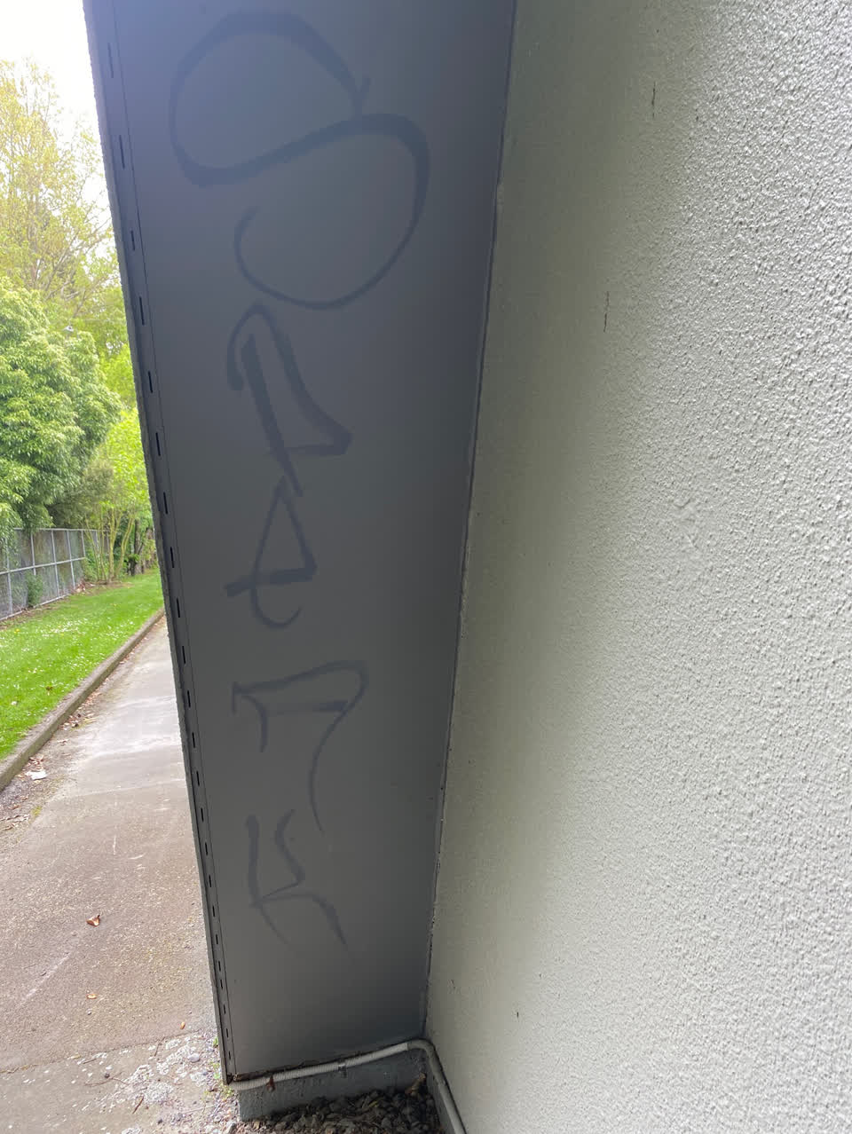 The photograph attached to this graffiti report