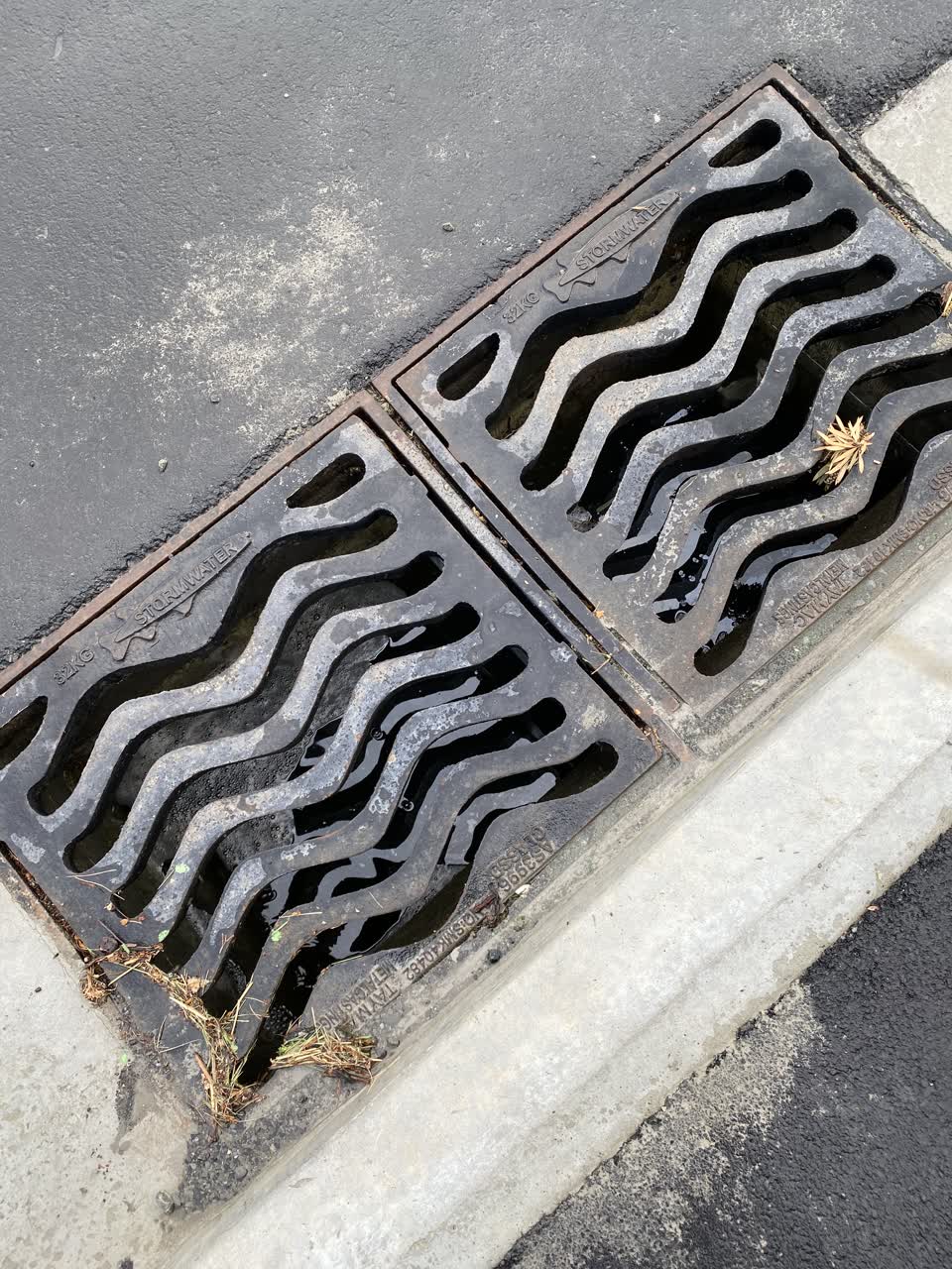 The photograph attached to this sewer - leak / blockage report