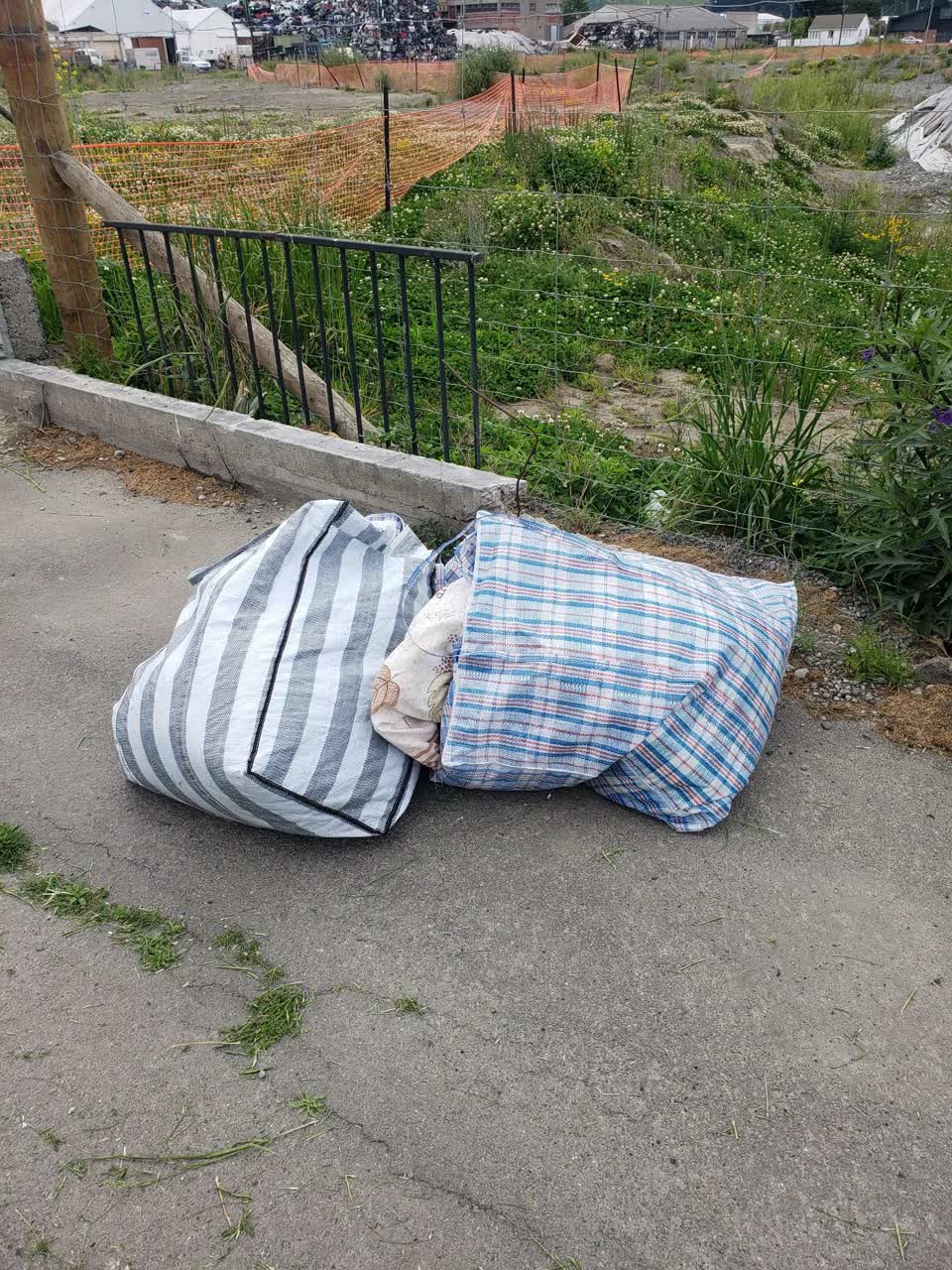 The photograph attached to this rubbish/recycling report