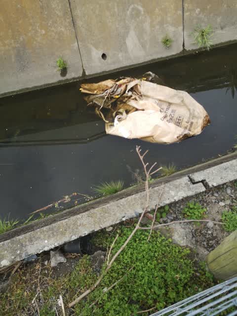 Rubbish/Recycling, a report photo