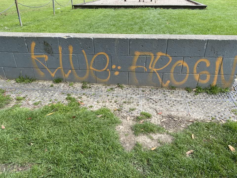 The photograph attached to this graffiti report