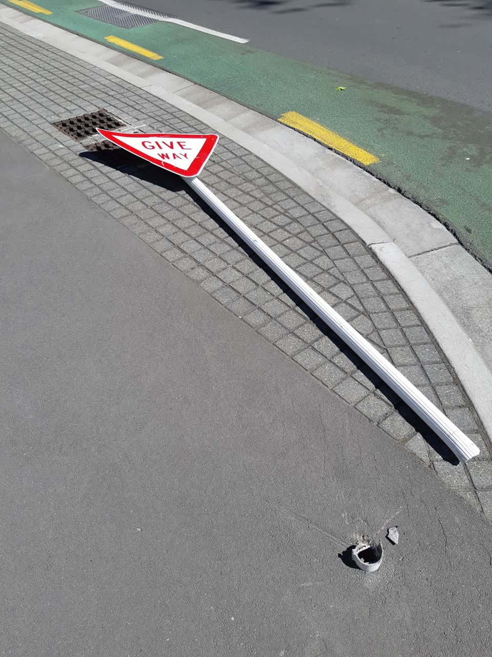 The photograph attached to this roading/streets report