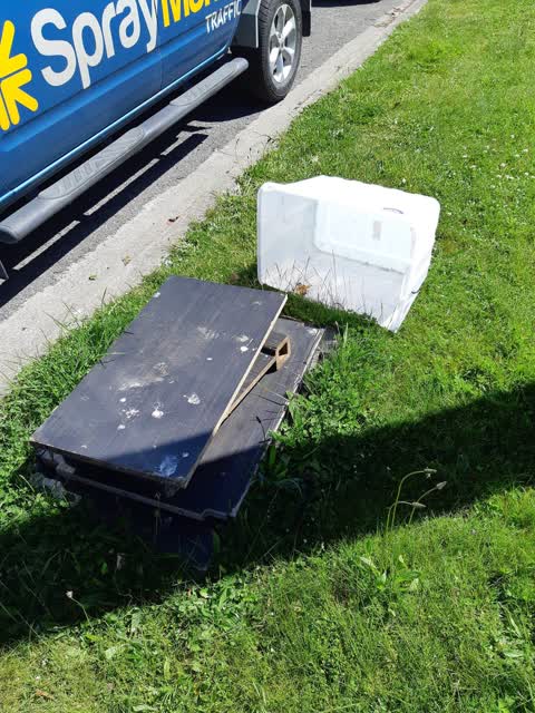 Rubbish/Recycling, a report photo
