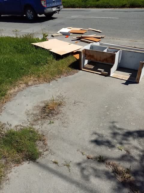 Rubbish/Recycling, a report photo