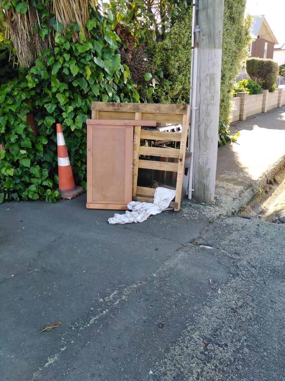 The photograph attached to this rubbish/recycling report
