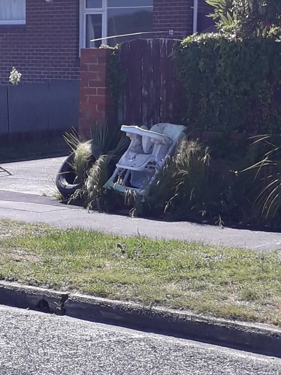 The photograph attached to this rubbish/recycling report