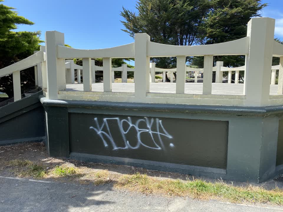 The photograph attached to this graffiti report