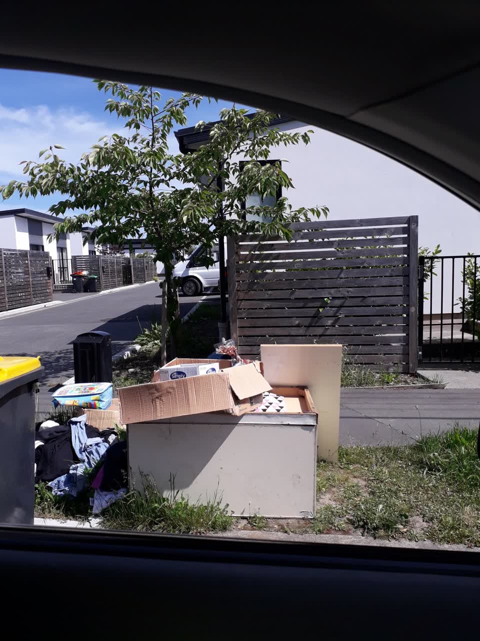 The photograph attached to this rubbish/recycling report