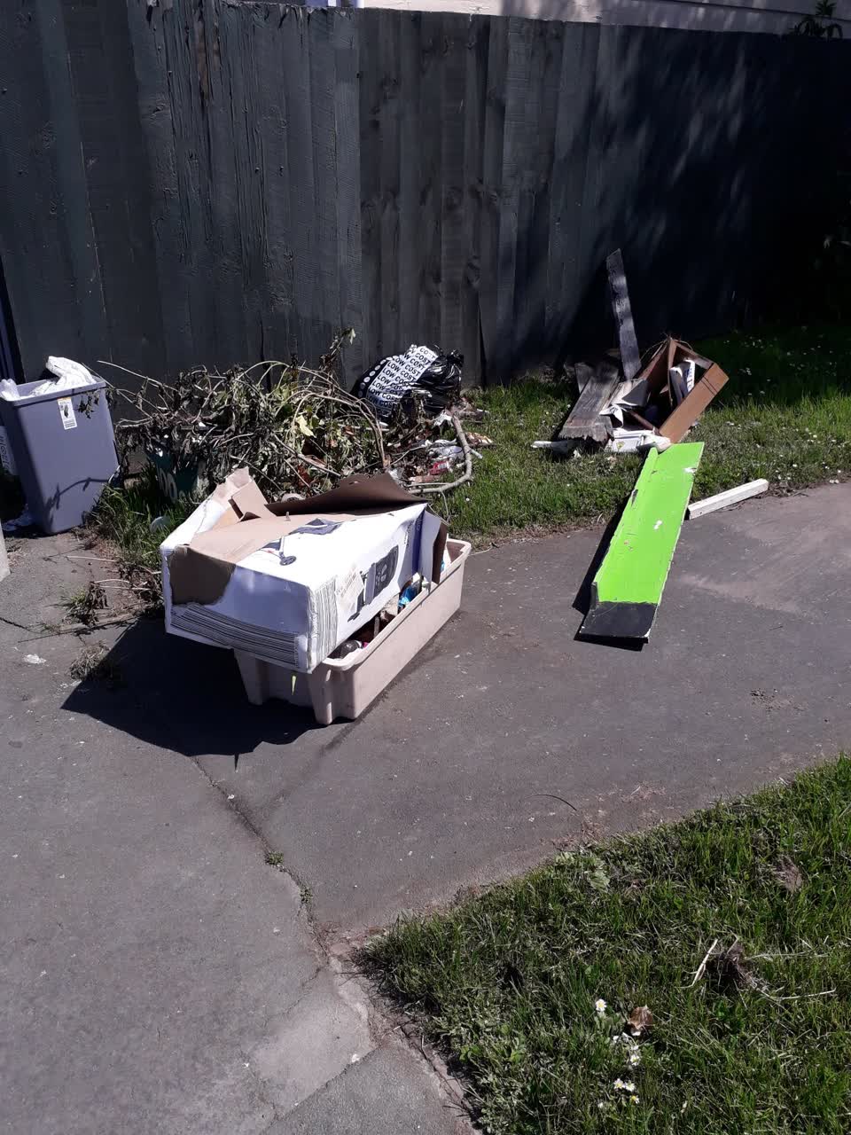 The photograph attached to this rubbish/recycling report
