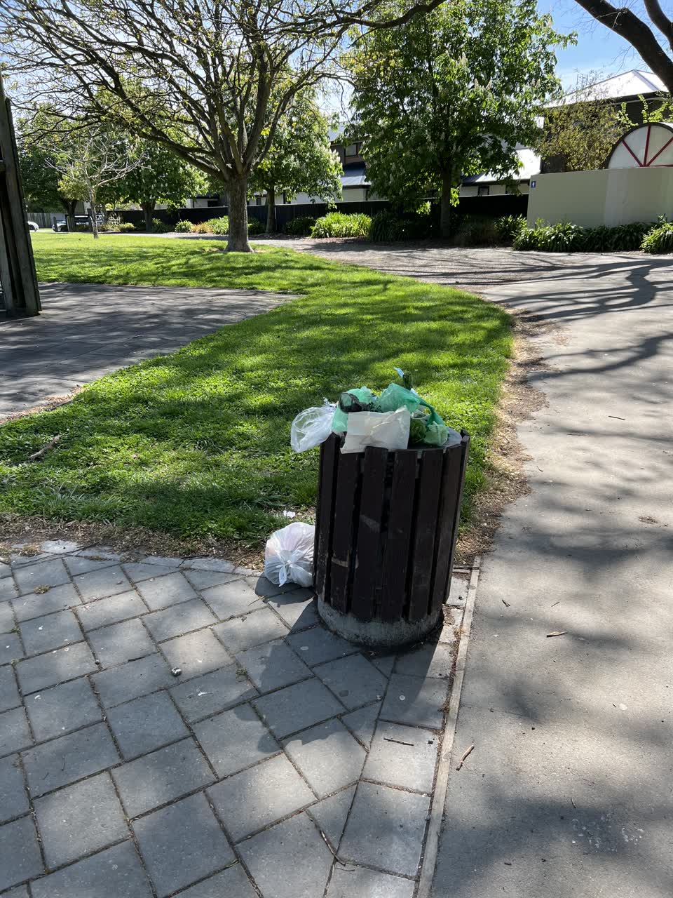 The photograph attached to this rubbish/recycling report