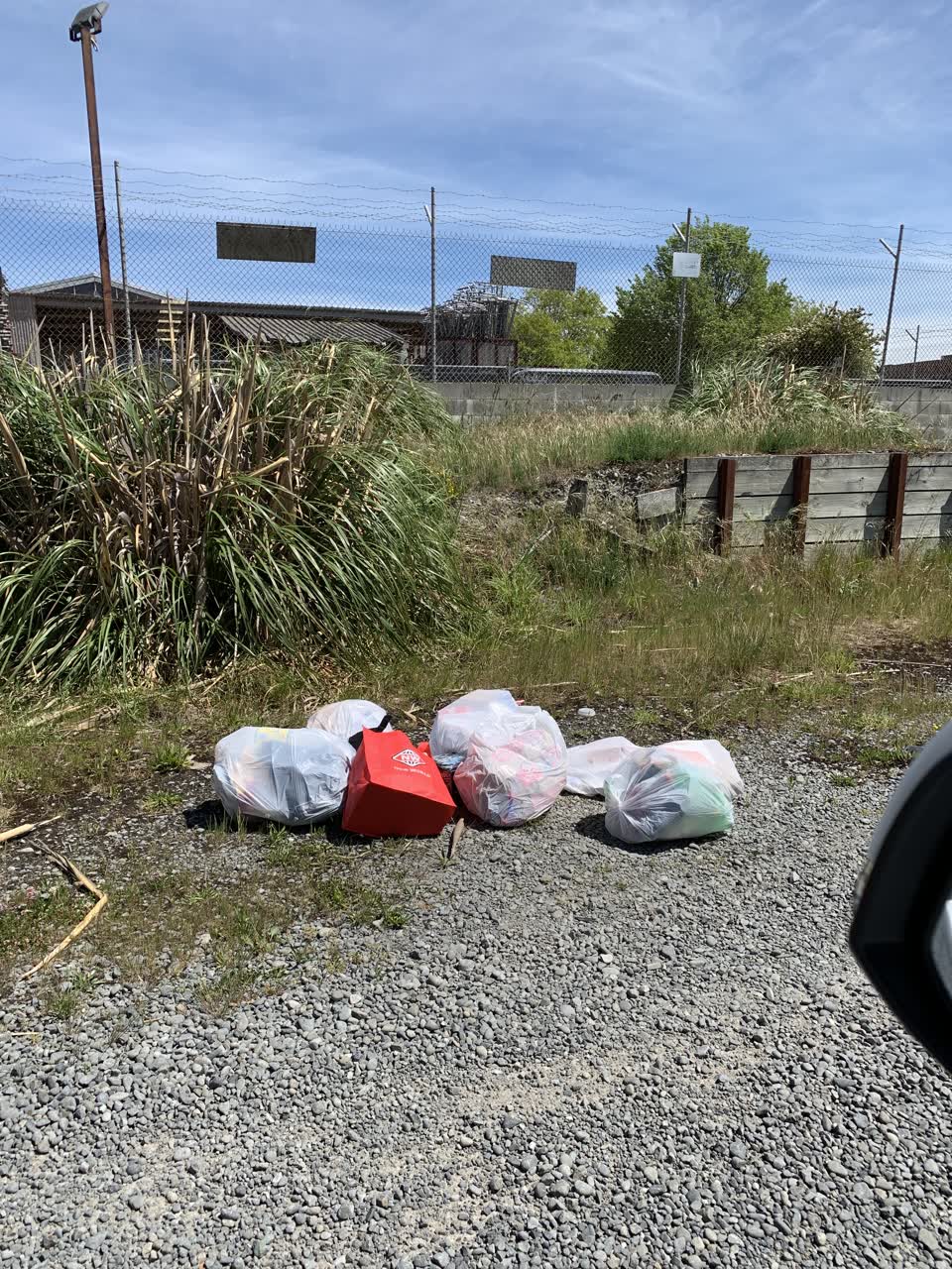 The photograph attached to this rubbish/recycling report