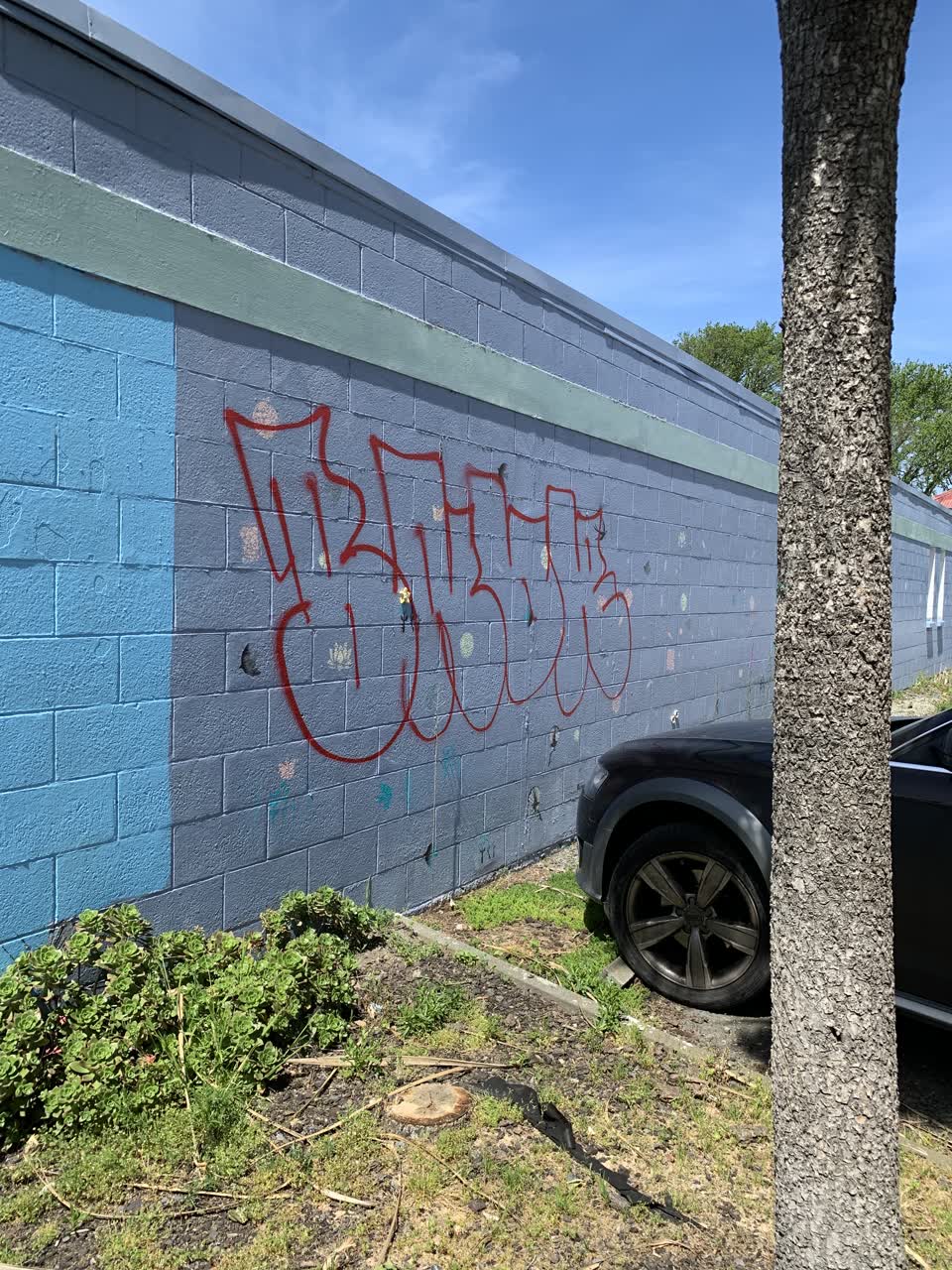 The photograph attached to this graffiti report