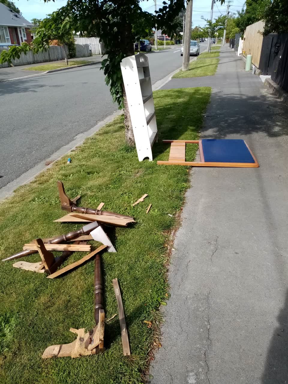 The photograph attached to this rubbish/recycling report