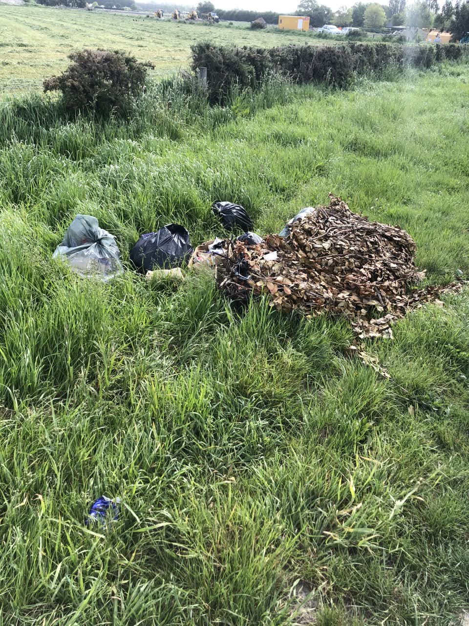 The photograph attached to this rubbish/recycling report