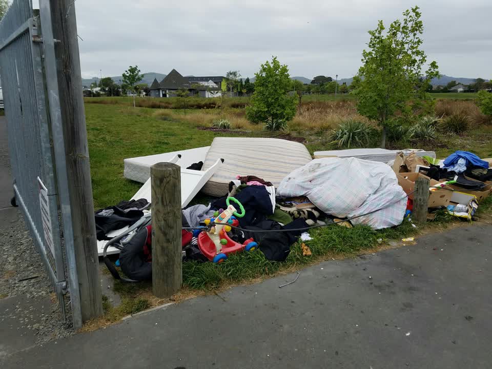 The photograph attached to this rubbish/recycling report