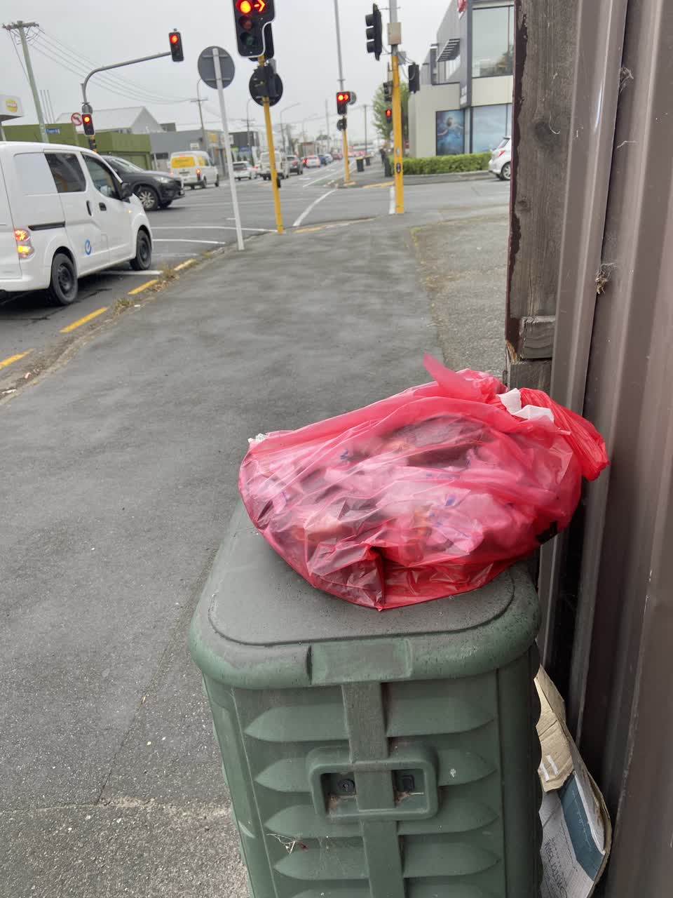 The photograph attached to this rubbish/recycling report