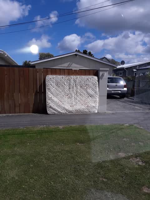 Rubbish/Recycling, a report photo
