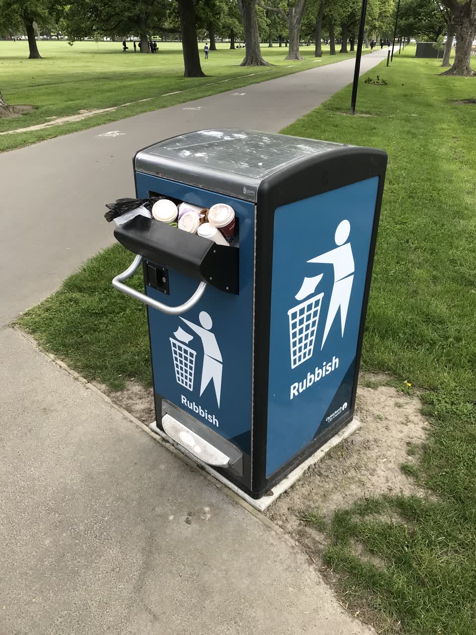 The photograph attached to this rubbish/recycling report