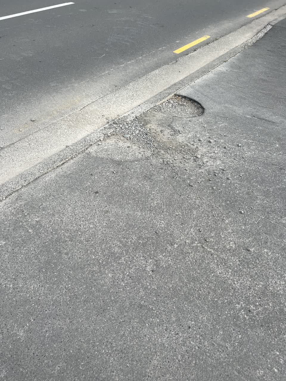 The photograph attached to this roading/streets report