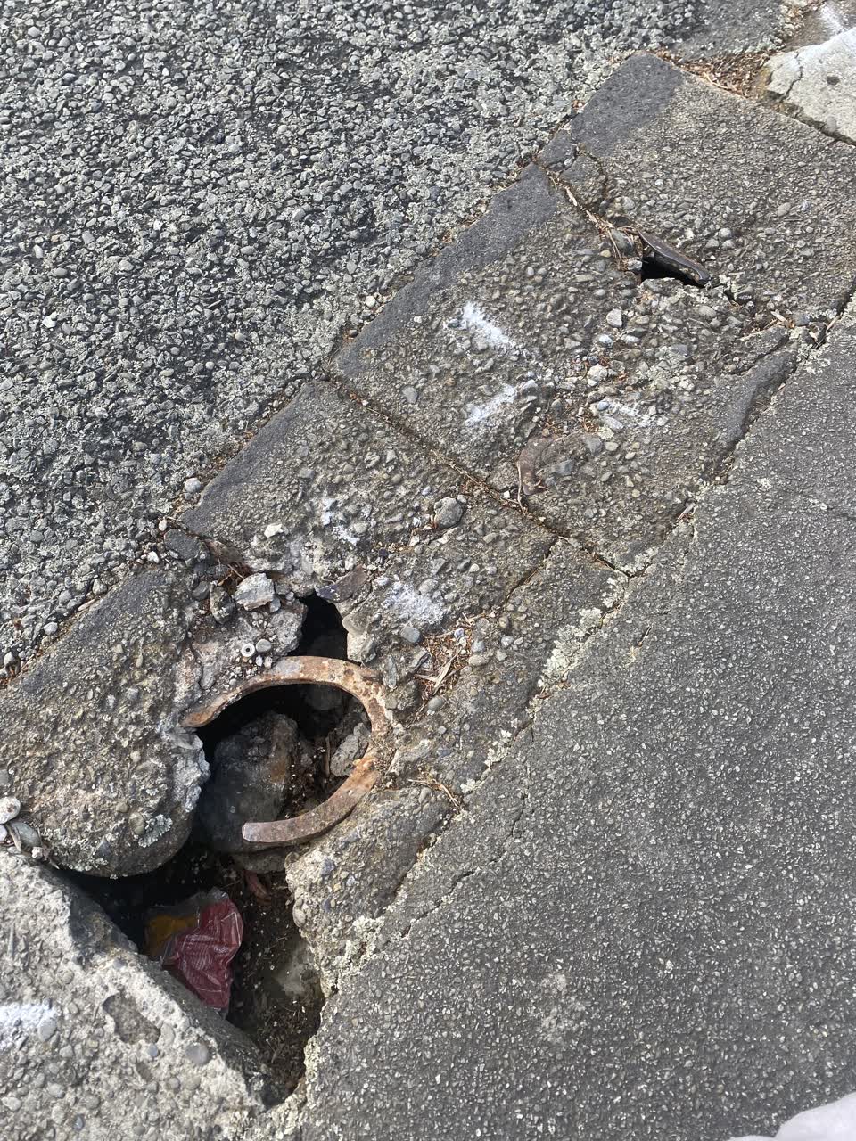 The photograph attached to this roading/streets report