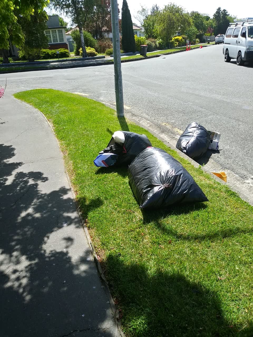 The photograph attached to this rubbish/recycling report