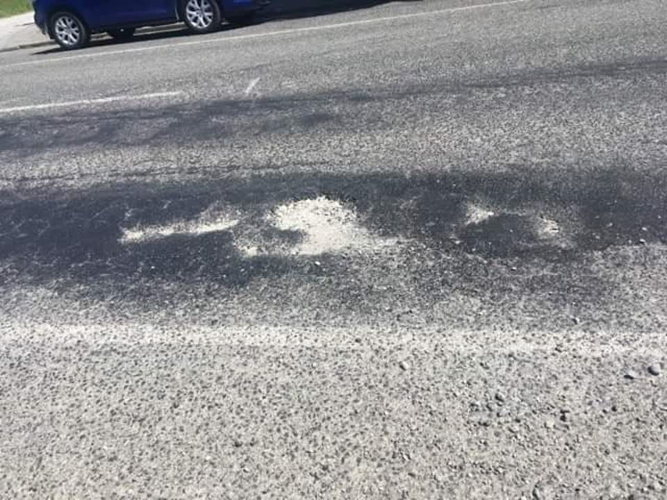 The photograph attached to this roading/streets report