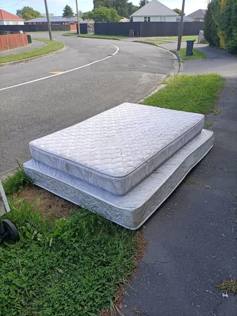 Rubbish/Recycling, a report photo