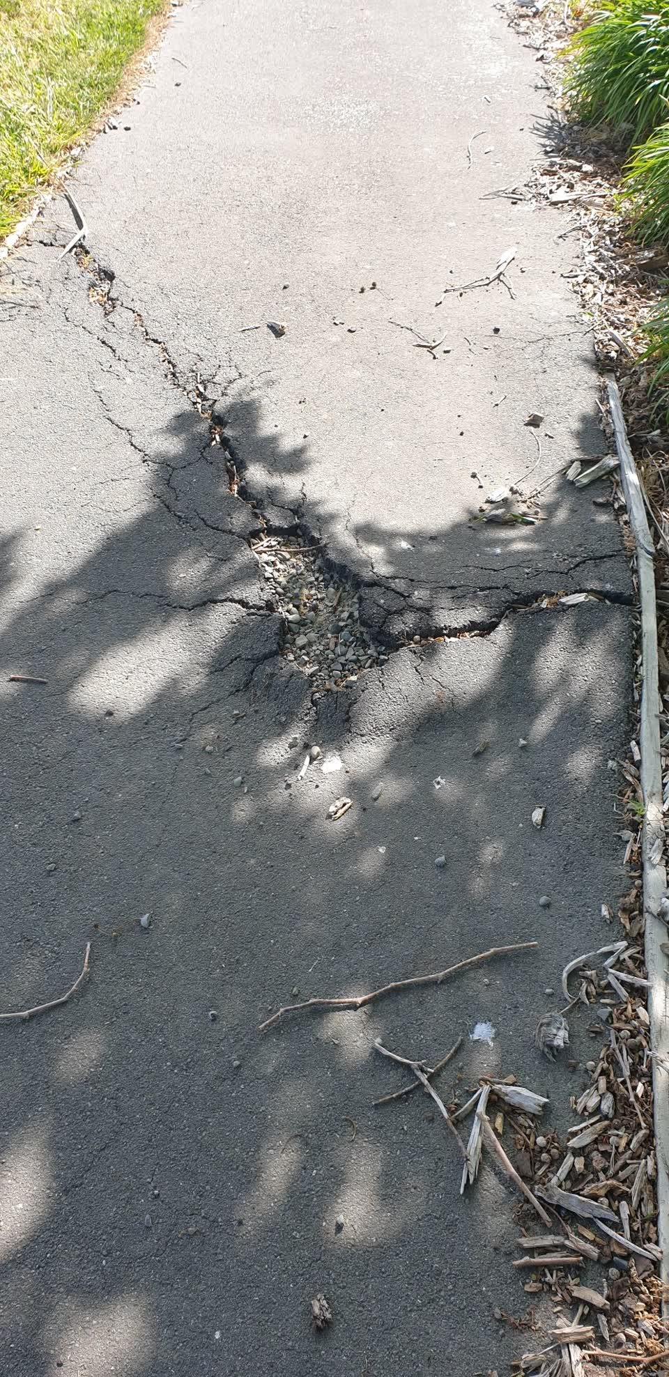 The photograph attached to this roading/streets report