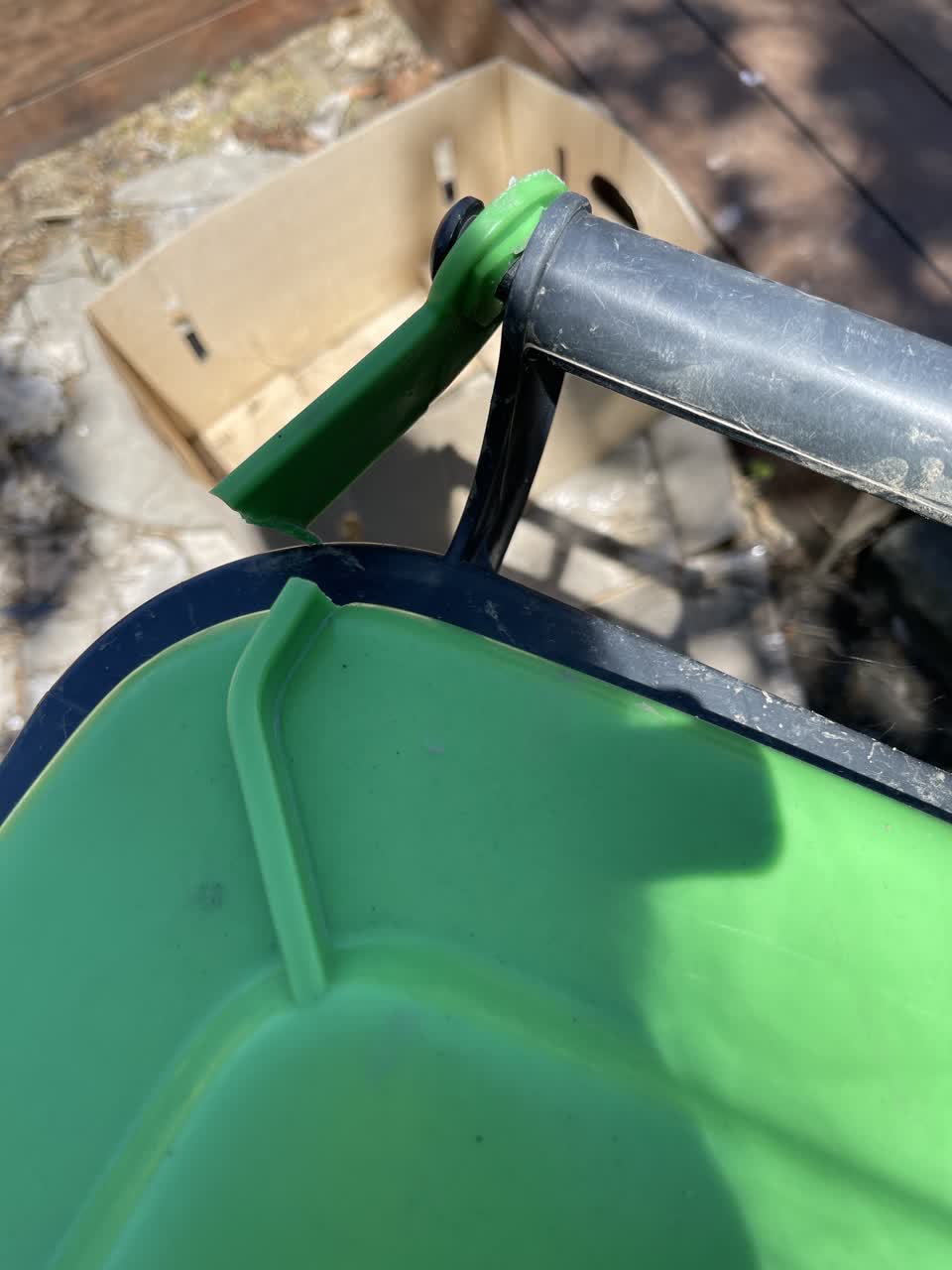The photograph attached to this rubbish/recycling report