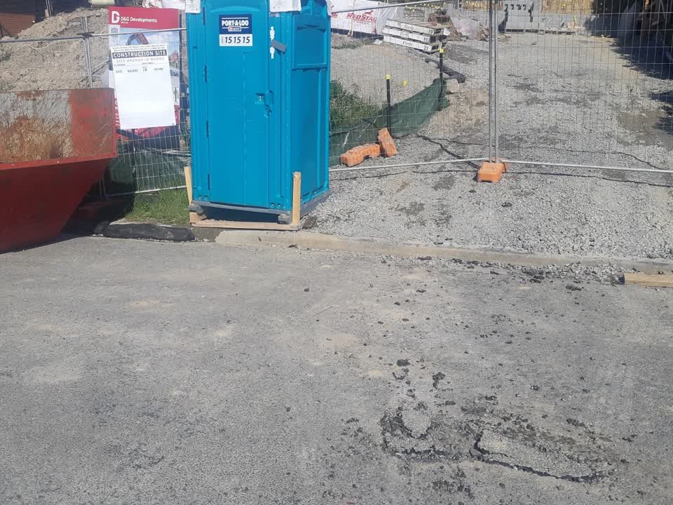 The photograph attached to this roading/streets report