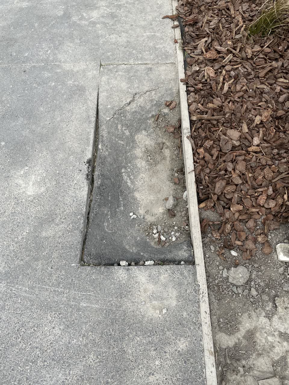 The photograph attached to this roading/streets report